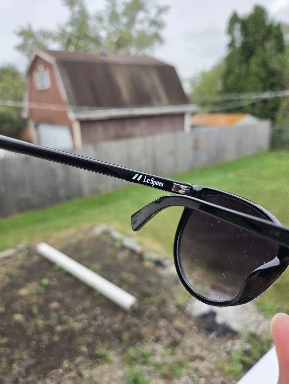 Le Specs Armada Black Round Cat-Eye Gradient Polarized Sunglasses